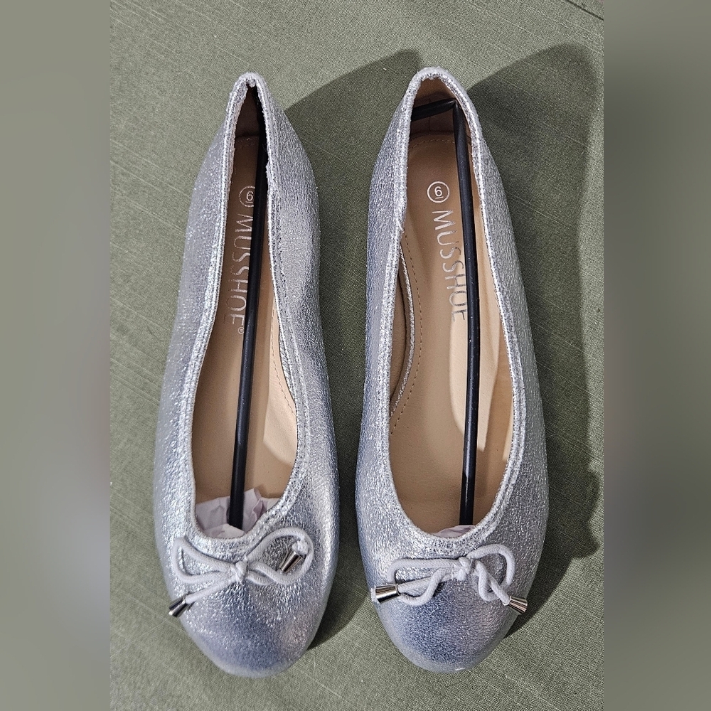 Shimmering Silver Flats with Bow Accent - Picture 10 of 11
